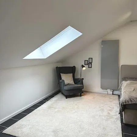 2 Bedroom In Weseler Strasse Apartment *