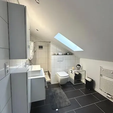 2 Bedroom In Weseler Strasse Appartamento